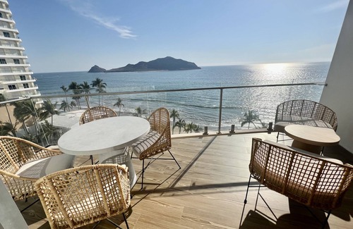 Zona Dorada House | Increible depa con vista al mar. Z.dorada(factura)