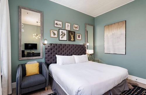 Downtown Hotel | Independence Square 206 | Hotel Room with Central Location, Town Views, & Rooftop Hot Tub