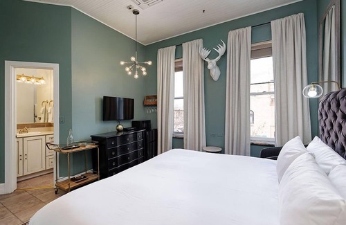 Downtown Hotel | Independence Square 206 | Hotel Room with Central Location, Town Views, & Rooftop Hot Tub