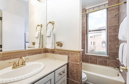 Downtown Hotel | Independence Square 206 | Hotel Room with Central Location, Town Views, & Rooftop Hot Tub