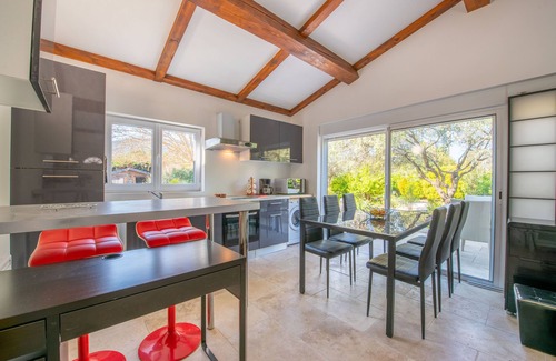La Mole House | Independent apartment in detached house Gulf of Saint Tropez