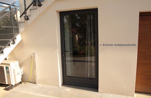 Montgeron Apartment | Independent studio in house