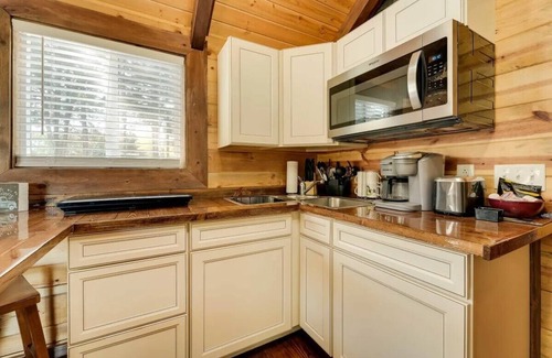 Indian Point Cabin | Indian Point Cabin 19 near SDC, Table Rock Lake & Branson