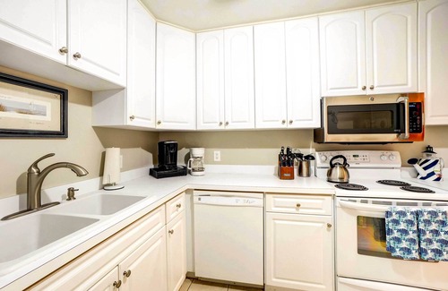Indian Rocks Beach Cottage | Indian Rocks Beach Cottage, Walk to Beach!