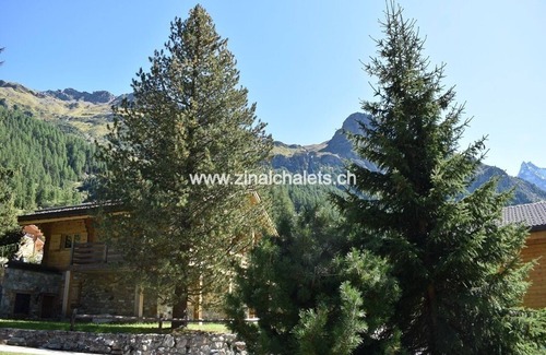 Zinal Ski Chalet | Individual chalet in Zinal - 1 bedroom with a double bed (160x190) - 1 bedroom with 2 beds - living