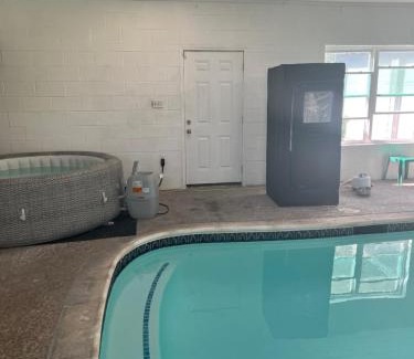 Southeast Houston House | Indoor Heated Pool, Hot Tub and Steam Room
