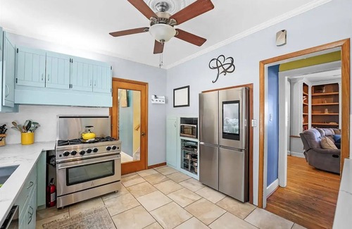 Ottawa House | Indoor pool, Hot Tub, Sauna, Sleeps 15, 5B, 4Ba, Walk to Downtown Ottawa & River
