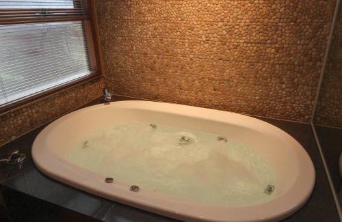 Hepburn Springs Villa | Indulge at Hepburn