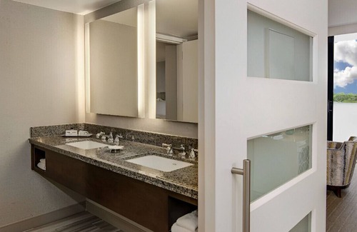Executive Park House | Indulge in a Luxurious Getaway w/ Free Wi-Fi!
