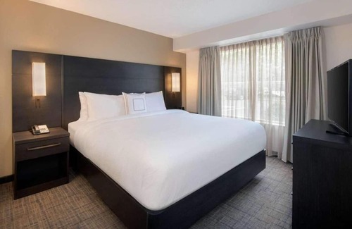 Town Center Hotel | Indulge in Home Like Comfort! Free Breakfast, Outdoor Pool, Pet-friendly Hotel!