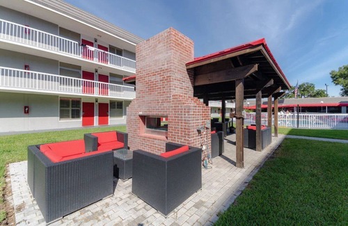 Ocala Apartment | Indulge in Home Like Comfort! Free Parking, Onsite Pool, Free Breakfast