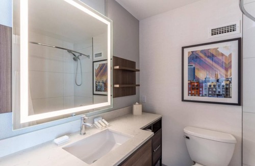Emeryville Hotel | Indulge in Home-Like Comfort! 3 Convenient Units Near Berkeley Art Museum