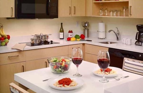 Monmouth Junction Resort | Indulge in Home Like Comfort! Near Van Dyke Wright Park, Pets are Allowed