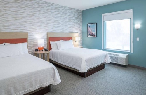 Port Canaveral Hotel | Indulge in Home Like Comfort! Pool, Kitchenette, Free Breakfast, Parking!