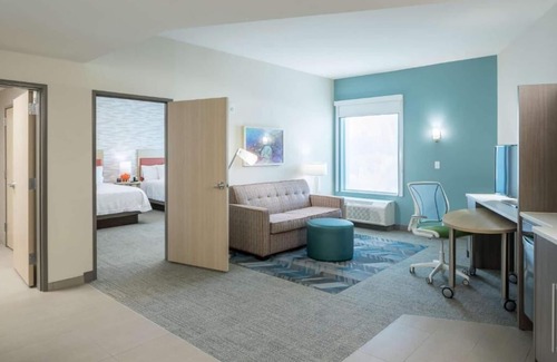 Port Canaveral Hotel | Indulge in Home Like Comfort! Pool, Kitchenette, Free Breakfast, Parking!