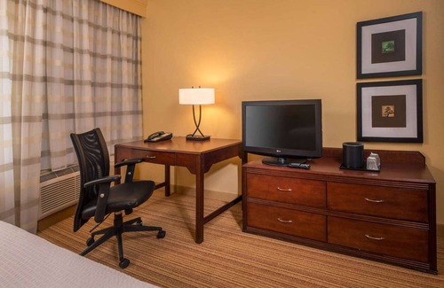 Durham Hotel | Indulge in Shopping at Southpoint Mall! Parking, Pool, Pet-friendly, Parking!