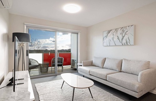 Franklin Apartment | Indulge in the finest that Franklin has to offer with a stay in our luxurious Menzies Suite!