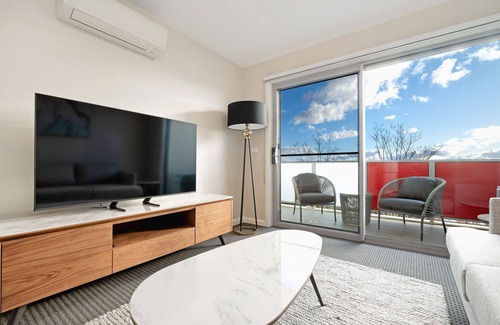 Franklin Apartment | Indulge in the finest that Franklin has to offer with a stay in our luxurious Menzies Suite!