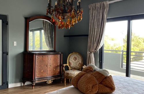 Milnerton Bed & Breakfast | Indulge into our beautiful Sunset Vista villa, 5min away from the beach.