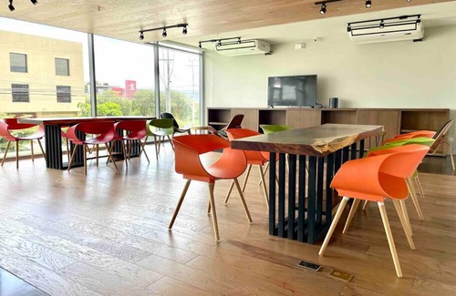 Rohrmoser House | Industrial 2BR perfect location w/AC + sunset view