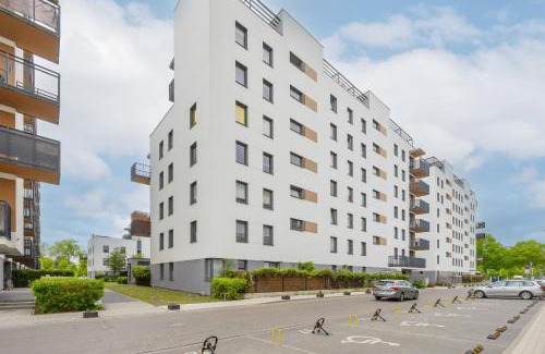 Wola Apartment | Industrial Apartment with Parking Fort Wola by Noclegi Renters