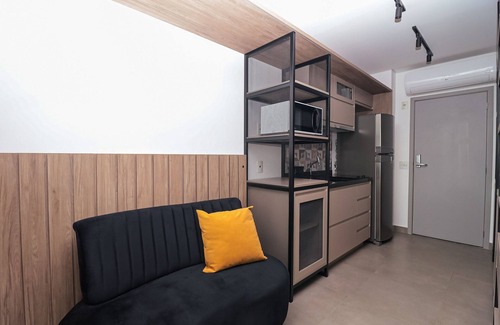 Pinheiros House | Industrial studio in the heart of Pinheiros with complete leisure area and pool with an awesome view