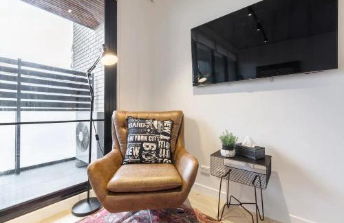 Collingwood Apartment | IndustrialStyle Pad in Cool Grungy Neighborhood