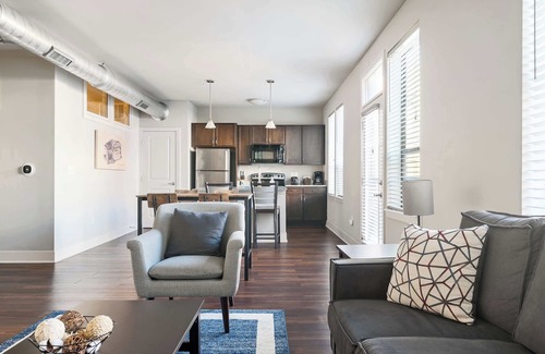 Mile Square Apartment | Indy Downtown Comfort—Free Parking & Modern Style
