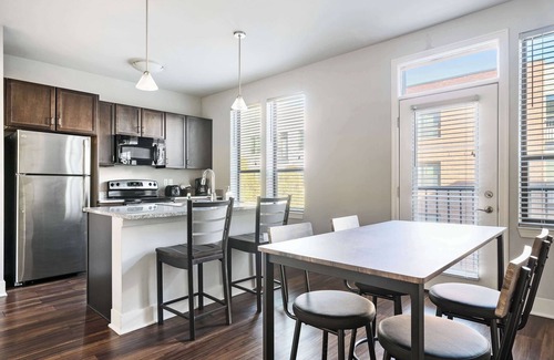 Mile Square Apartment | Indy Downtown Comfort—Free Parking & Modern Style