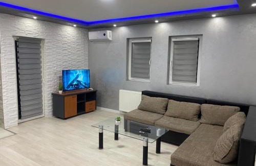 Central Serbia Apartment | Infinity Apartman Obrenovac, sa parkingom privatnim