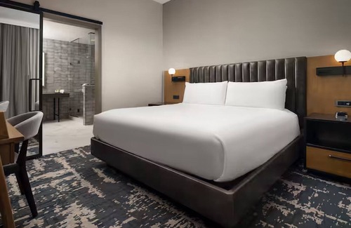 Glencoe Hotel | Infinity Pool Access & Pet Stay Near NorthPark Mall