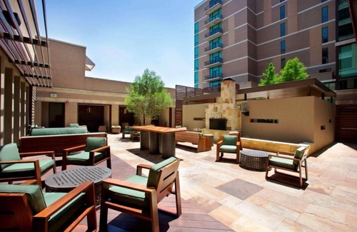 Glencoe Hotel | Infinity Pool Access & Pet Stay Near NorthPark Mall