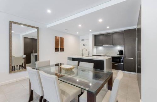 Port Douglas Apartment | Infinity's Edge - Poolside Retreat at Temple Resort