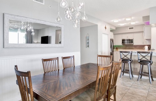 Navarre Beach Condo | Infinity View - Spacious + Pool, Beach Access, & Gym!