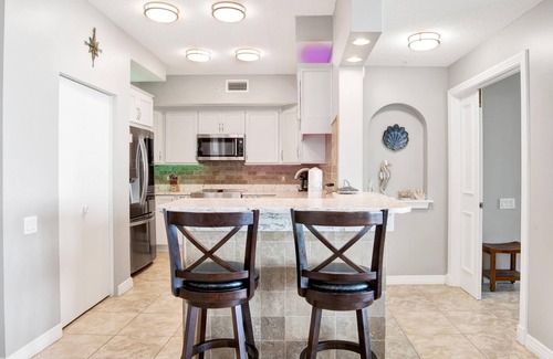 Navarre Beach Condo | Infinity View - Spacious + Pool, Beach Access, & Gym!