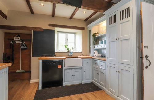 Burnley House | INGHAMS BARN, pet friendly, luxury holiday cottage in Burnley