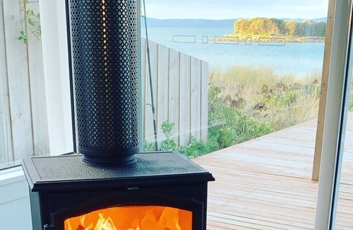 Cremorne House | Ingleby Sands - A house atop the sand dunes - Absolute beachfront.