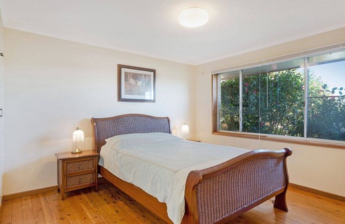 Narooma House | Inlet Views @ The Loop