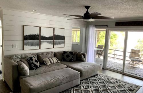 Cadiz House | Inmerse in the Serenity of this Lakefront Cottage in Cadiz, Kentucky