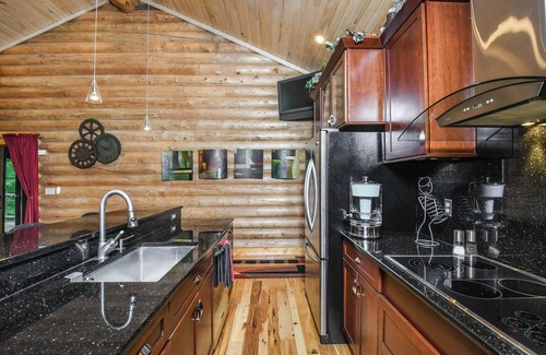 McHenry House | Inn 2 Deep | Dock + Lake Access, Hot Tub