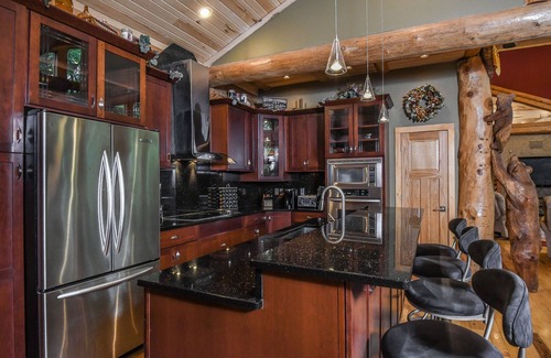 McHenry House | Inn 2 Deep | Dock + Lake Access, Hot Tub