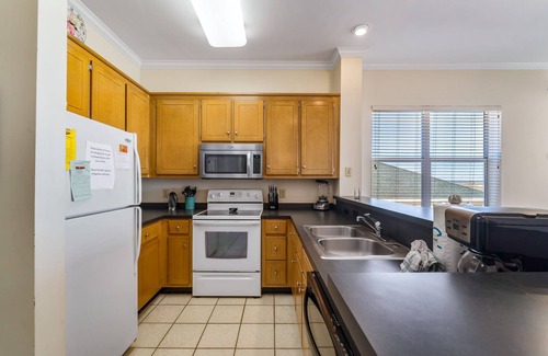 Dauphin Island Condo | Inn at Dauphin Island 401 End Unit with Great Views!