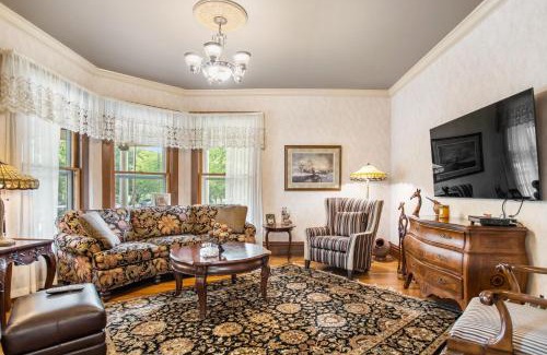 Saugatuck Hotel | Inn of Saugatuck