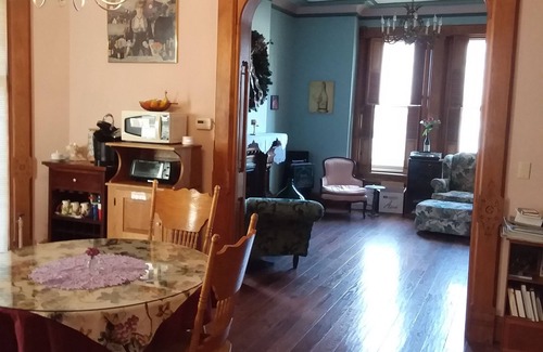 Oregon District House | Inn Port Lodging