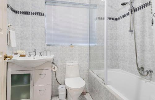 Reinscourt Bed & Breakfast | Inn The Tuarts Guest Lodge