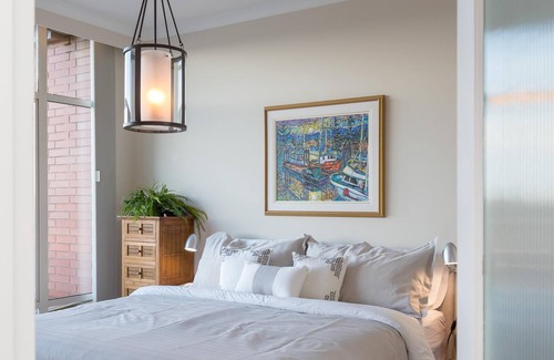 James Bay Apartment | Inner and outer harbour views!