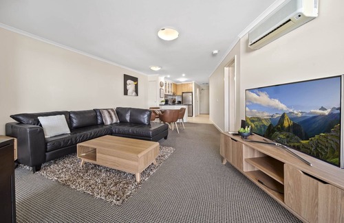 Braddon Apartment | Inner-City 2-Bed with Parking, Pool, Gym & BBQ