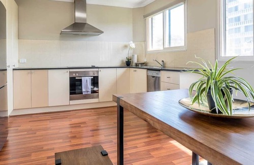 Indooroopilly Apartment | Inner City Pad - Indooroopilly