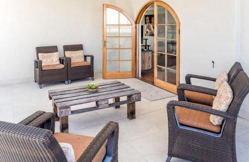 Indooroopilly Apartment | Inner City Pad Indooroopilly