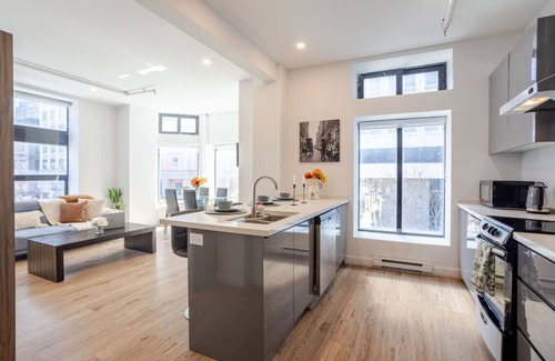 Downtown Montreal Apartment | Inner-City Studio on Bishop -Heart of MTL ZX0